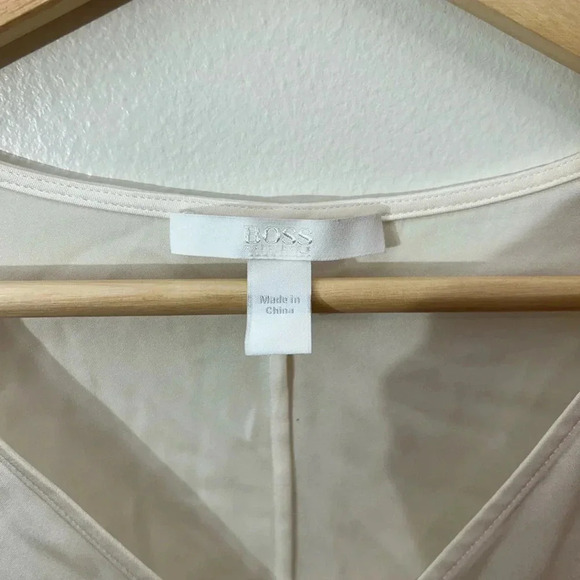 BOSS by Hugo Boss V neck flowy 3 quarter sleeve cream 100% silk blouse US 12/L - Picture 7 of 9